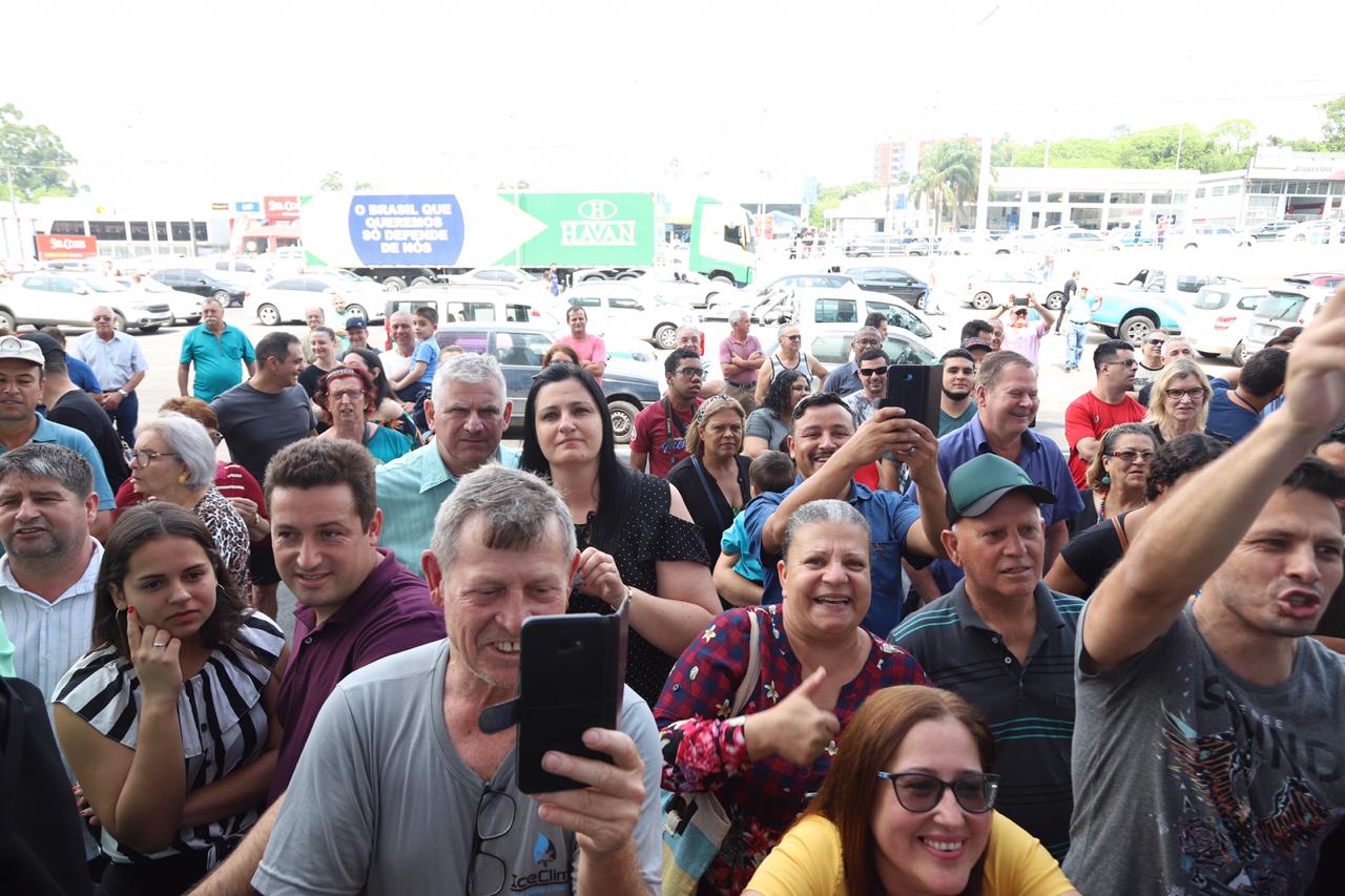60 mil pessoas visitaram a nova loja da Havan em Santa Maria Rádio Medianeira 102.7 FM 60 mil pessoas visitaram a nova loja da Havan em Santa Maria Rádio Medianeira 102.7 FM