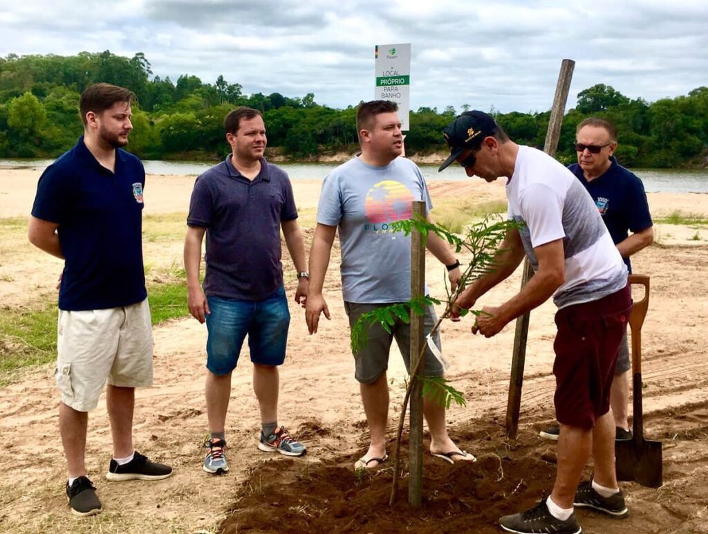 Plantio de árvores abre a temporada do Balneário das Tunas