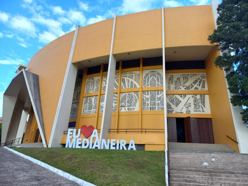 Romaria Procissão luminosa terá momentos de caminhada, adoração e fé na noite deste sábado (5 Romaria Procissão luminosa terá momentos de caminhada, adoração e fé na noite deste sábado (5
