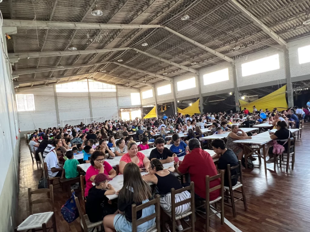 Mais de 650 pessoas participam de evento de Natal no Parque da Medianeira