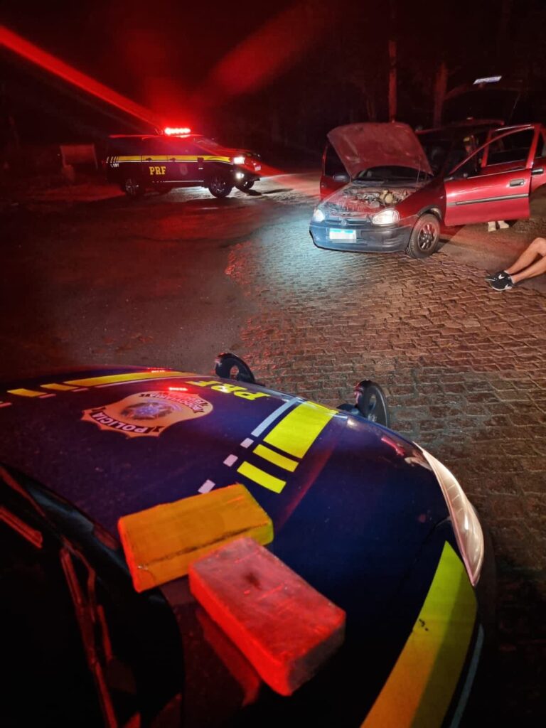 Polícia Rodoviária Federal apreende 2kg de drogas escondidos em carro na BR 290 em Caçapava do Sul