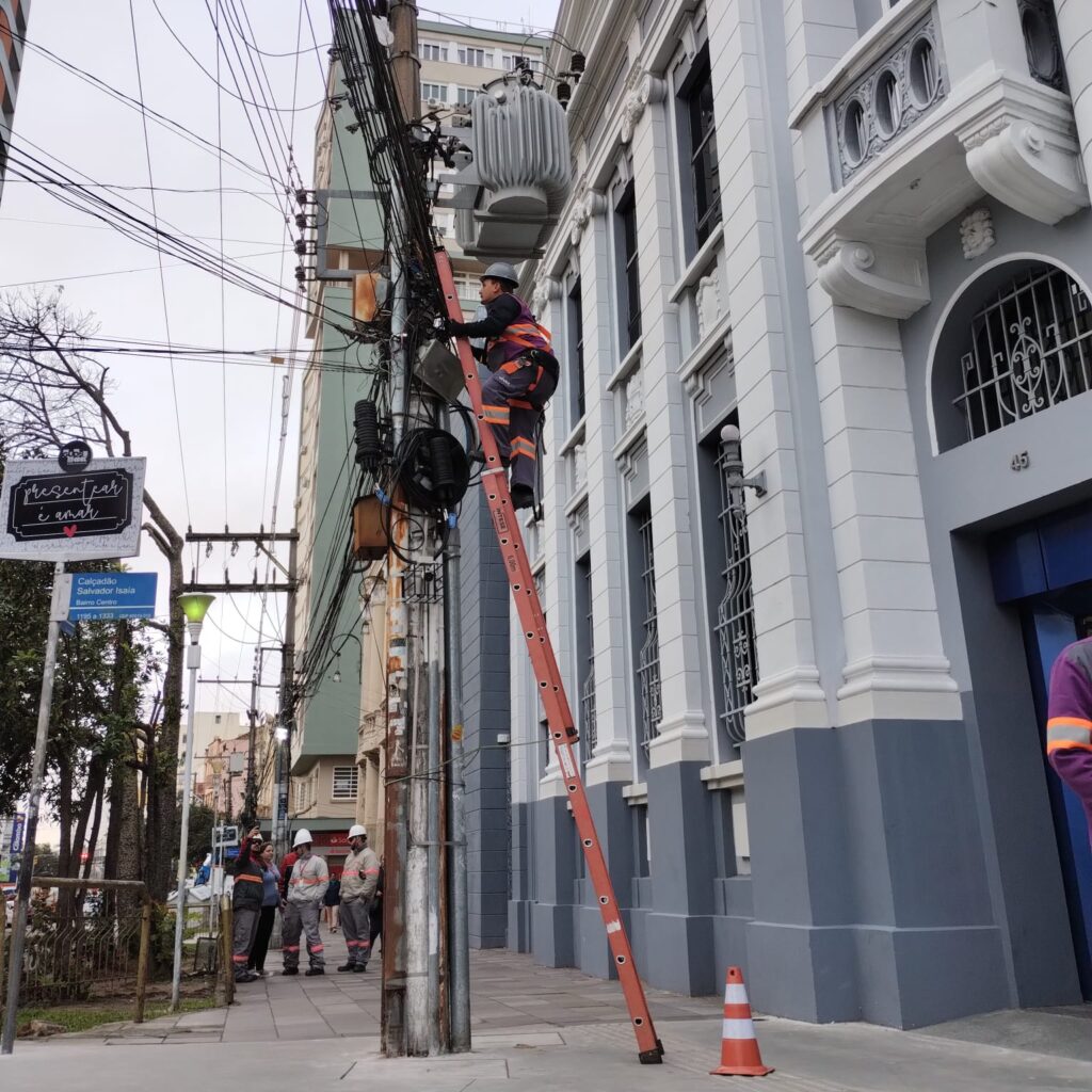 Fios de internet e telefonia em desuso serão retirados na próxima semana devido a chuva