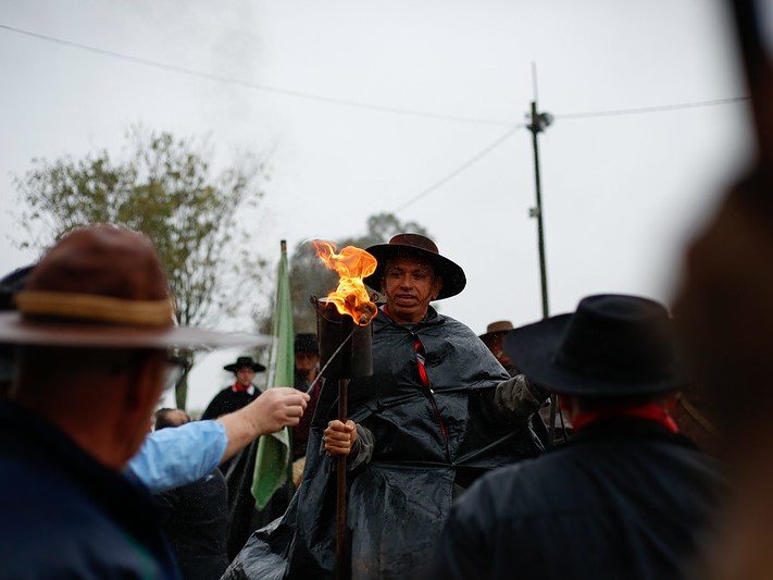 Ato de distribuição da Chama Crioula marca o começo oficial dos Festejos Farroupilhas de Santa Maria