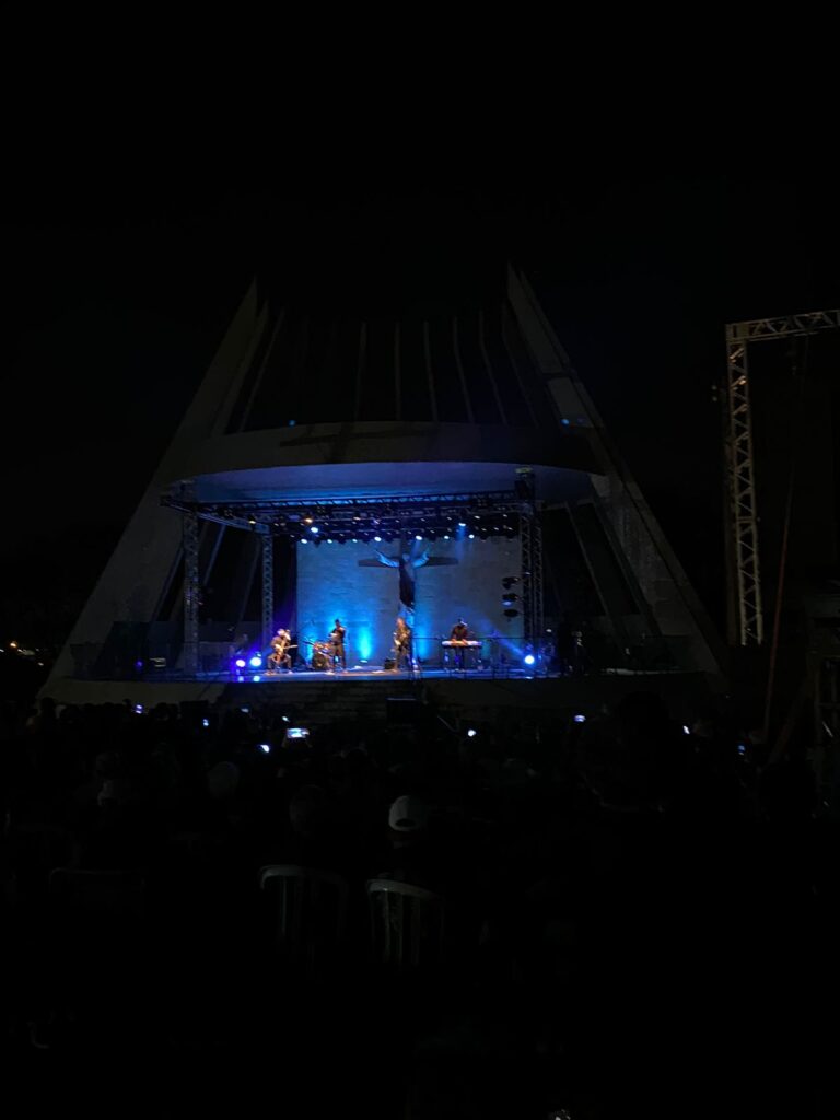 Primeiro dia da Romaria da Medianeira reúne mais de 5 mil pessoas em show no Altar Monumento