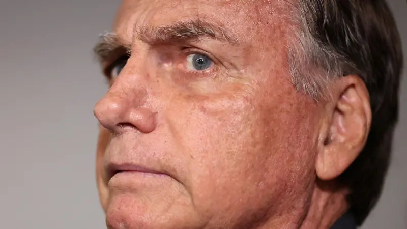 Ministro do Supremo Tribunal Federal Alexandre de Moraes decreta prisão domiciliar do ex-presidente Jair Bolsonaro