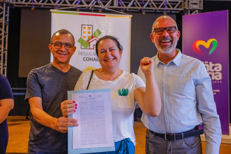 Prefeitura e Estado garantem segurança jurídica para 128 famílias com entrega de escrituras da antiga Cohab