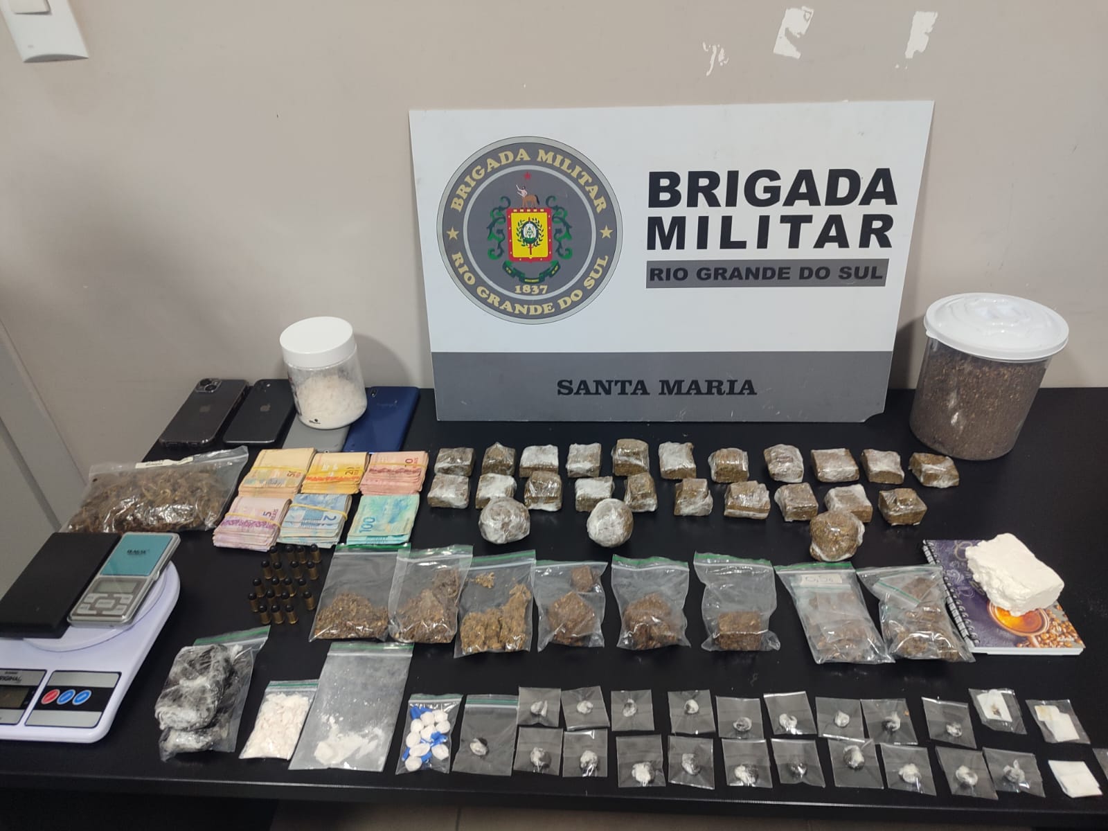 Homem é preso por tráfico de drogas e posse irregular de munição no bairro Nossa Senhora de Lourdes