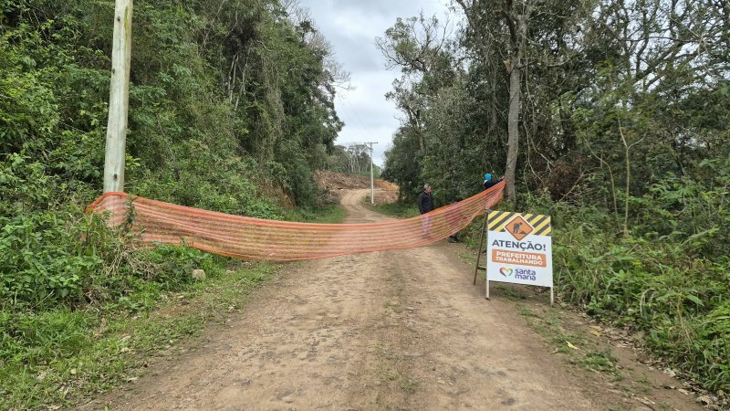 Obra de recuperação de estrada é iniciada no Distrito de Palma, em Santa Maria