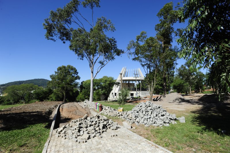 Obra do Parque da Medianeira avança com a pavimentação das calçadas