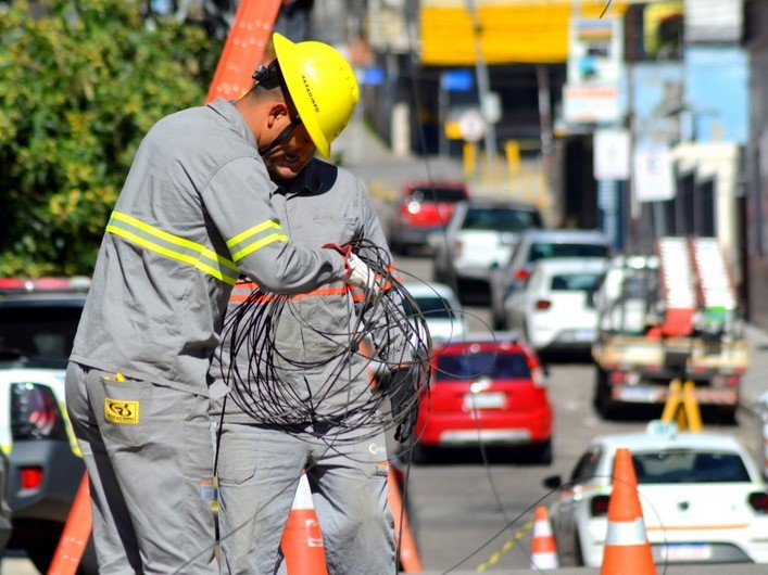Ao todo, 400 kg de fios em desuso são recolhidos após mutirão no Centro