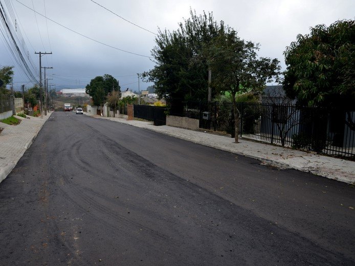 Rua Fernando de Noronha, no Bairro Pinheiro Machado, recebe pavimentação concluída pela Prefeitura