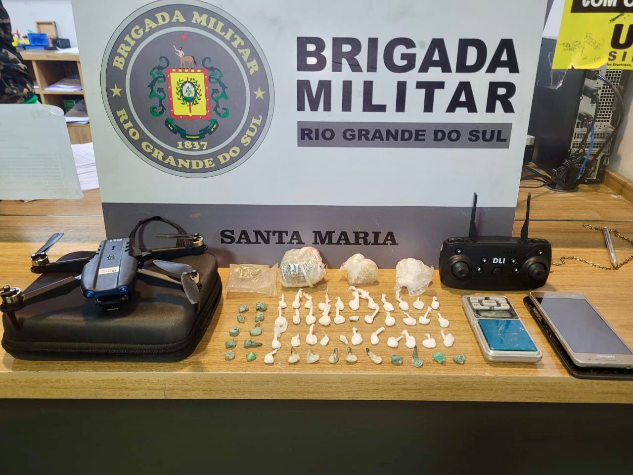 Mulher é presa por tráfico de drogas no Bairro Tancredo Neves