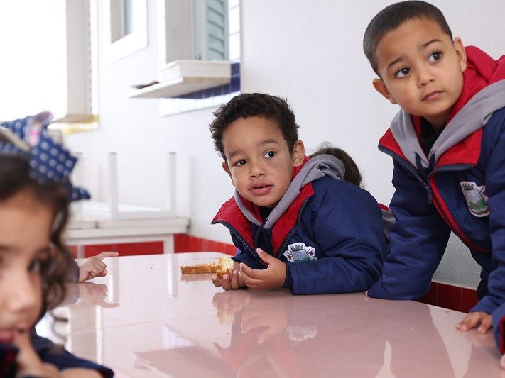 Pedidos de vagas e de transferência escolar da Educação Infantil ocorrem apenas na Central de Matrículas