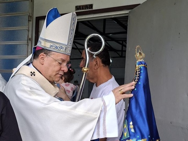 Paróquia do bairro Tancredo Neves celebra Nossa Senhora Aparecida e inicia caminho rumo à nova igreja