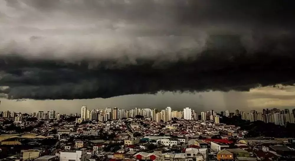 Governo gaúcho orienta população sobre piora da qualidade do ar e possível “chuva preta” devido a queimadas