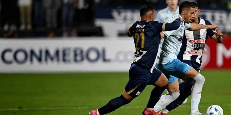 Grêmio joga mal, perde para o Alianza Lima e se complica nos playoffs da Sul-Americana
