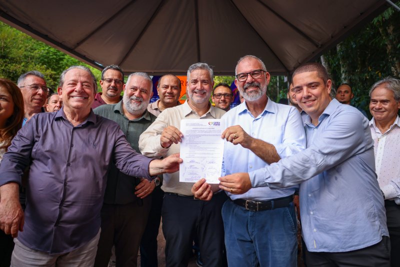 Prefeito de Santa Maria assina a ordem de serviço para o início das obras em trecho da Estrada do Perau