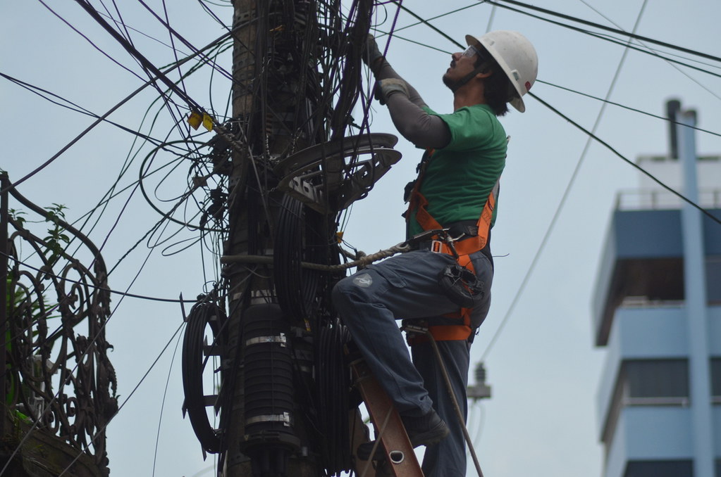 Mutirão para a retirada de fios em desuso vai acontecer no Bairro Dores nesta terça-feira