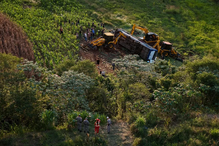 Polícia Civil conclui inquérito e indicia três pessoas em caso de acidente com ônibus da UFSM que deixou sete mortos em Imigrante no Vale do Taquari