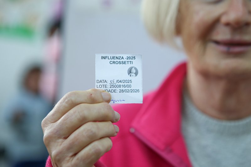 Vacinação contra a gripe imunizou cerca de 3 mil pessoas em seis unidades de saúde do Município neste sábado