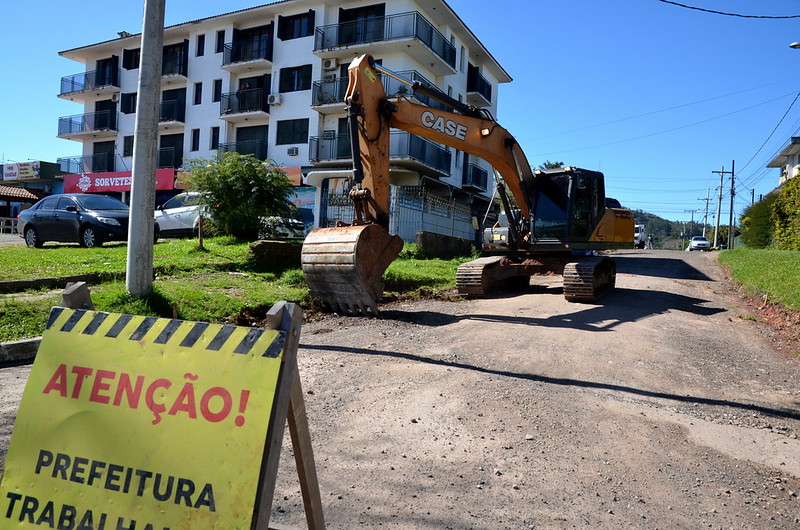 Trabalho de pavimentação de vias do Bairro Dom Antônio Reis, na Região Sul, iniciaram em Santa Maria nesta segunda-feira