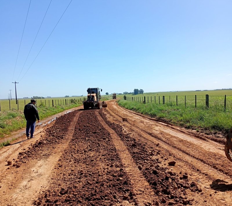 Prefeitura trabalha na manutenção das estradas distritais de solo exposto de Santa Maria
