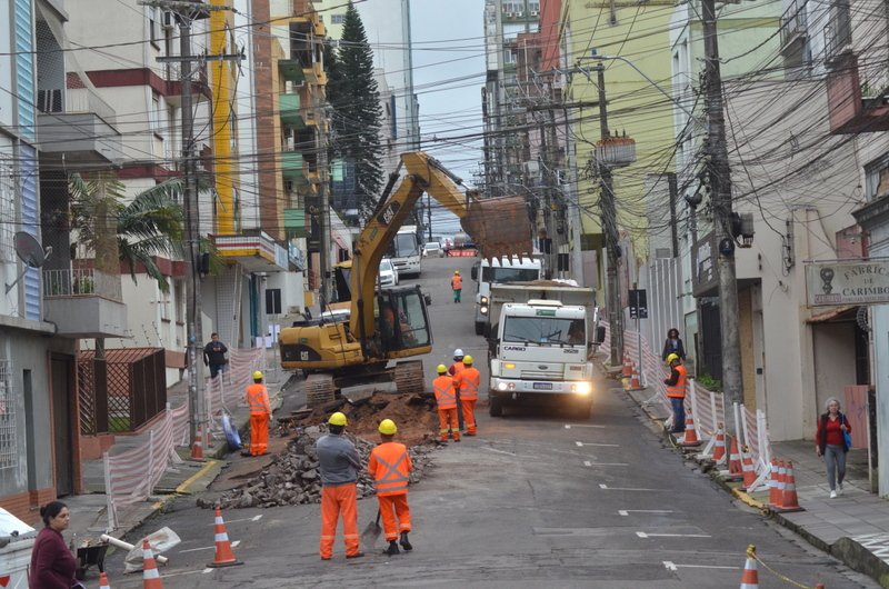Rua Floriano Peixoto terá bloqueio total para obras de drenagem nesta semana
