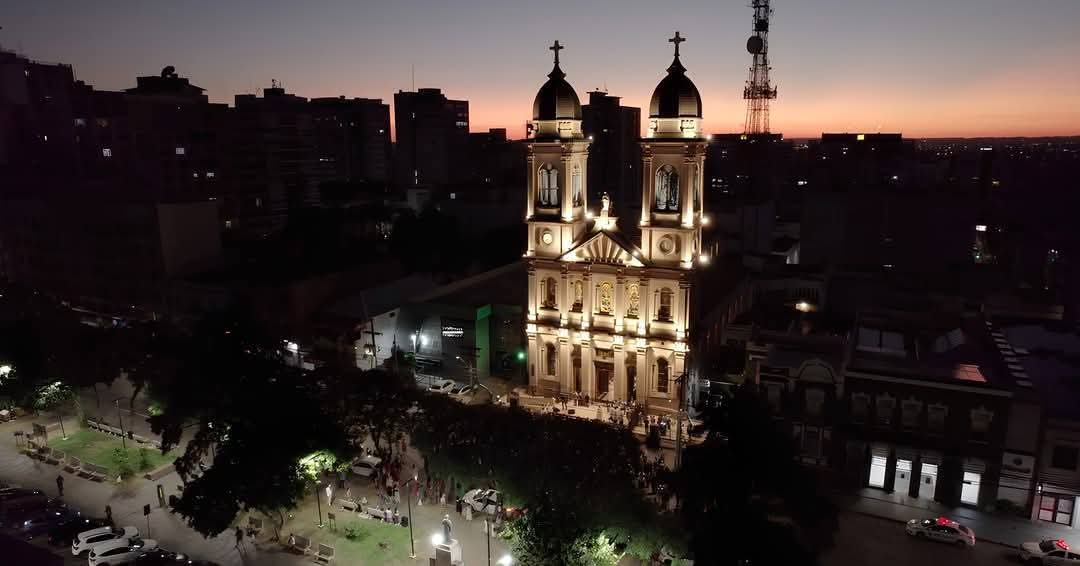 Catedral Metropolitana: fiéis celebram inauguração da nova iluminação e posse do pároco Junior Lago