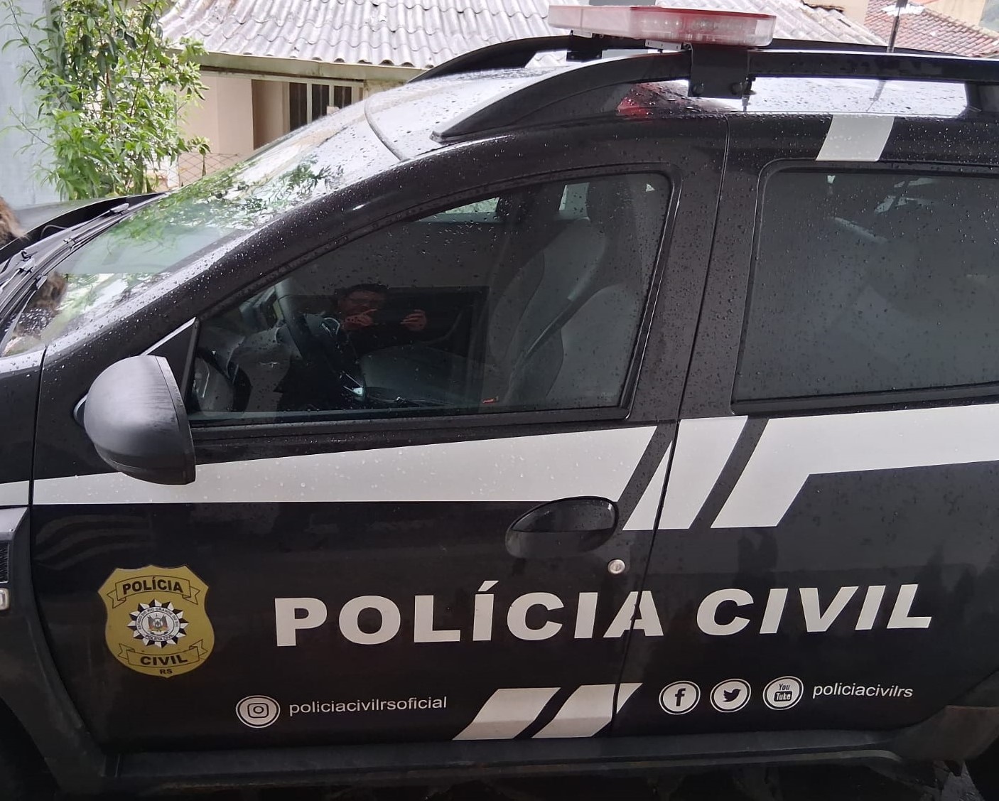 Polícia Civil prende três indivíduos que haviam assaltado taxista em Santa Maria