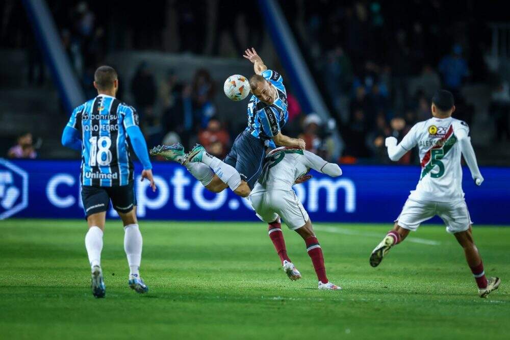 De virada, Grêmio vence o Fluminense por 2 a 1 no jogo de ida das oitavas de final da Libertadores