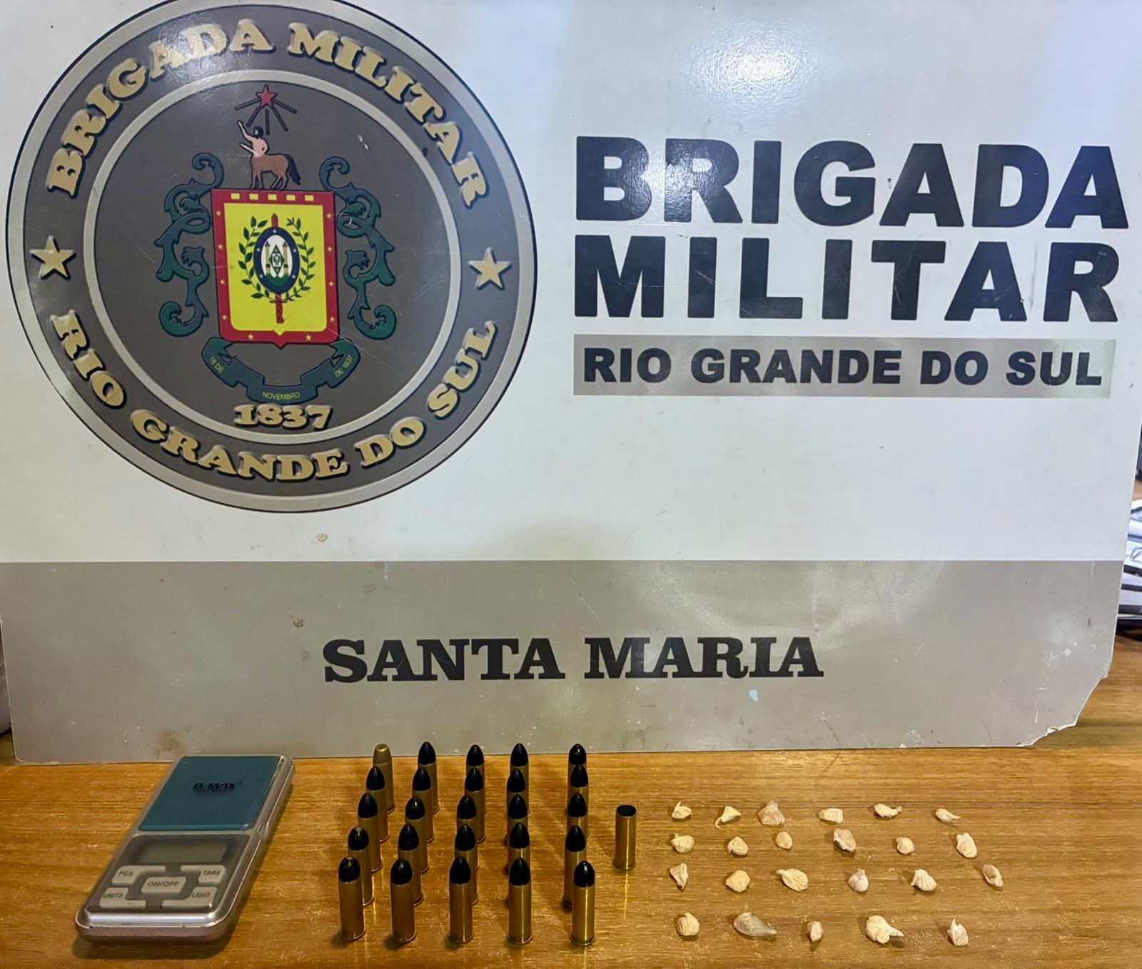 Jovem é preso por tráfico de drogas e porte ilegal de munições no Bairro Diácono João Luiz Pozzobon
