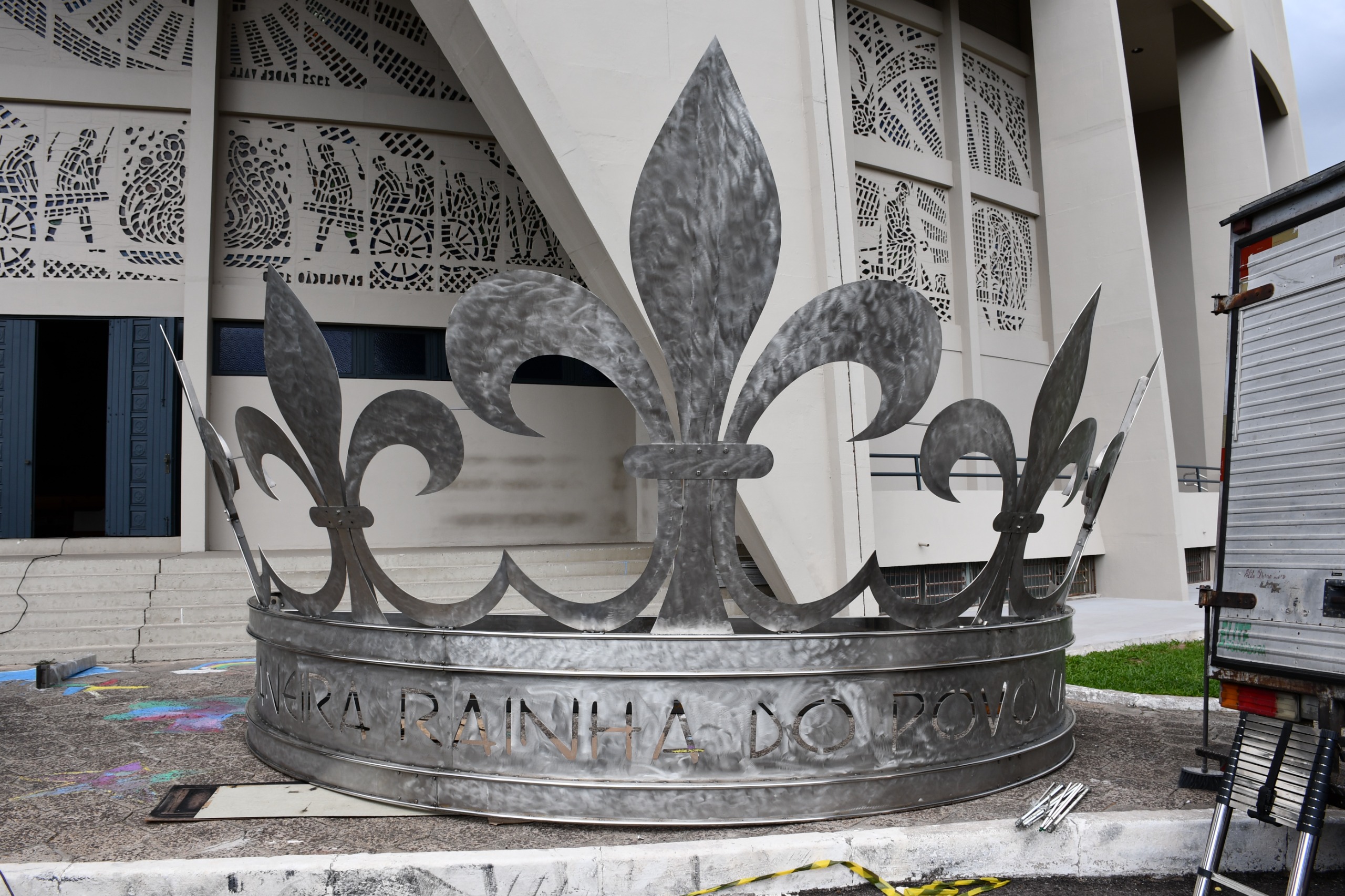 Basílica da Medianeira inaugura grande coroa e cruz em homenagem à Rainha do Povo Gaúcho 
