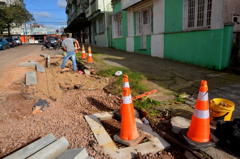 Obras de pavimentação avançam em três ruas da Vila Belga, em Santa Maria