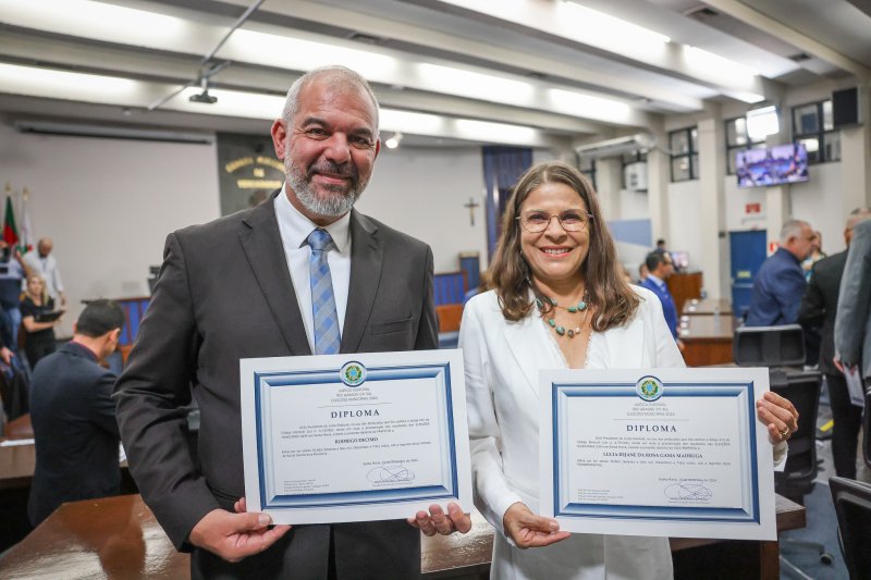 Prefeito, vice e vereadores eleitos para os próximos quatro anos são diplomados pela Justiça Eleitoral