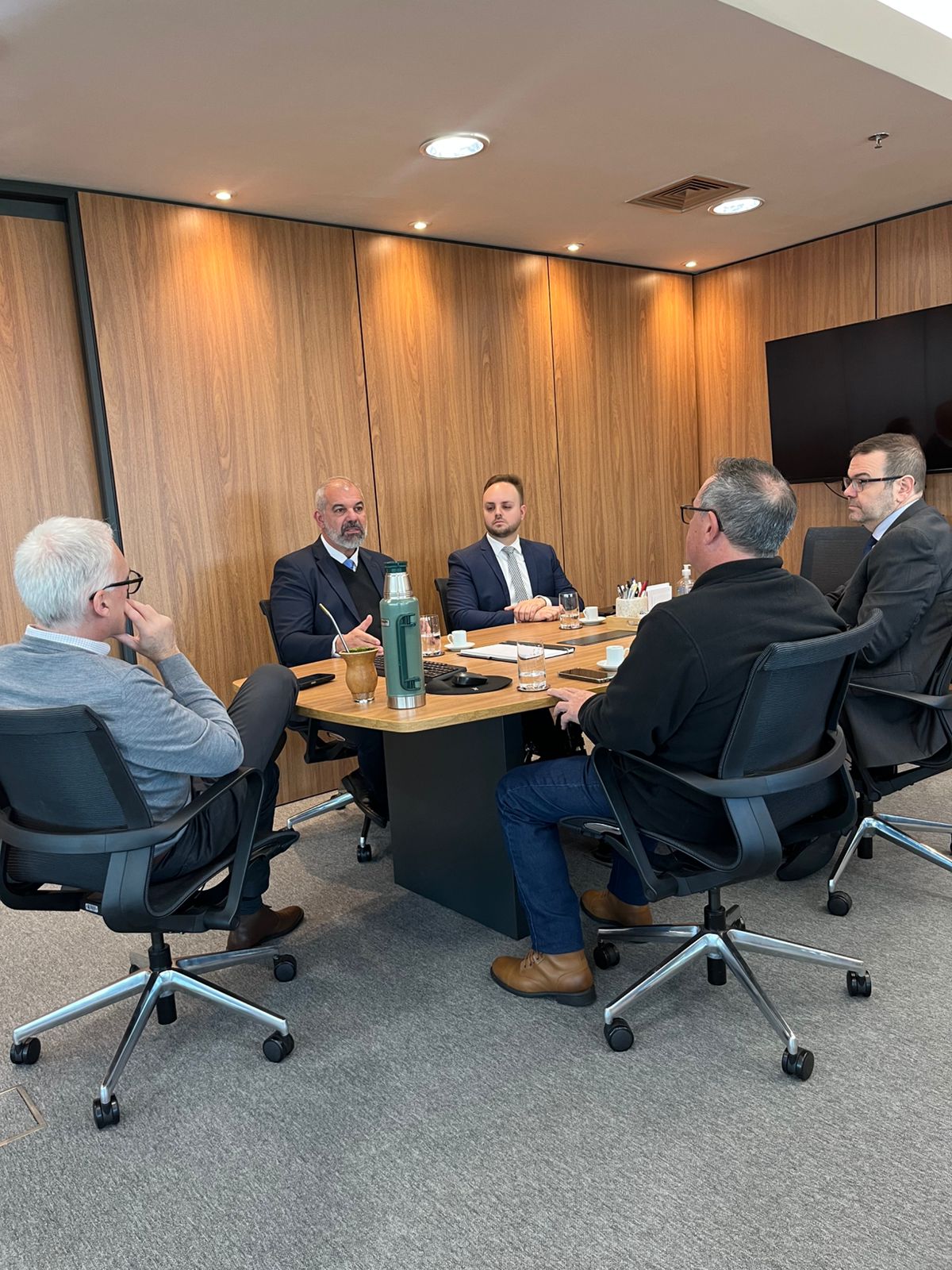 Ministério Público Gaúcho recebe comitiva de Santa Maria para tratar do projeto do Memorial da Boate Kiss