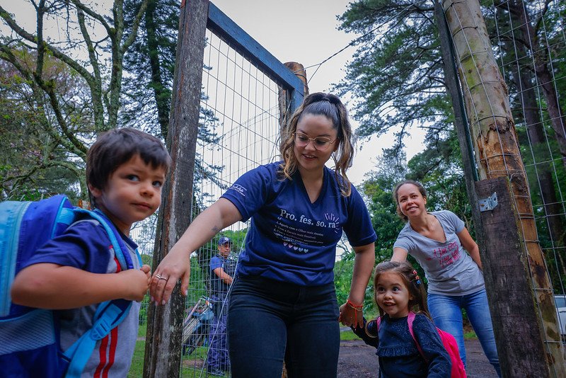 Retomada de atividades letivas na sede da EMEI Boca do Monte foi de recepção de alunos e reunião com pais
