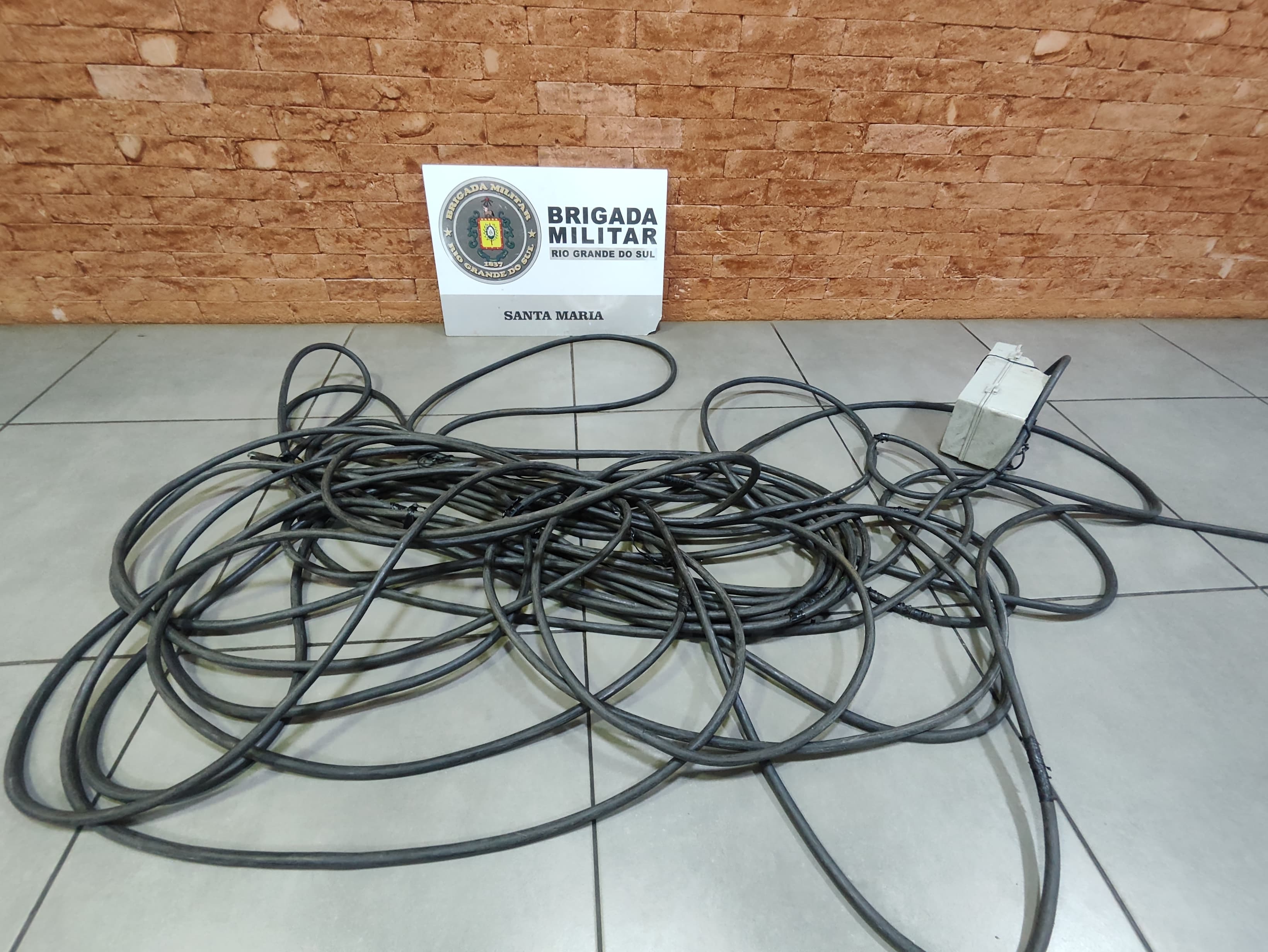 Brigada Militar prende homem por furto de fios e cabos no Centro de Santa Maria