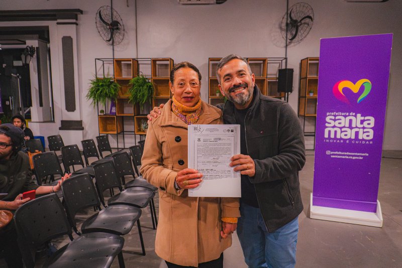 Mais 42 famílias atingidas pela calamidade de 2024 recebem os títulos de propriedade