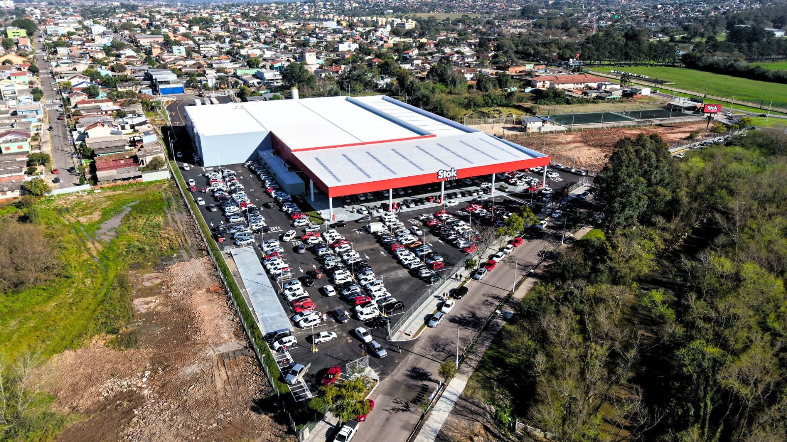 Stok Center inaugura segunda loja em Santa Maria e anuncia doações