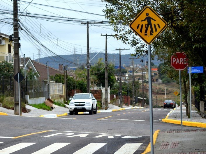 Trecho da Rua Fernando de Noronha, no Bairro Pinheiro Machado, está com nova sinalização viária