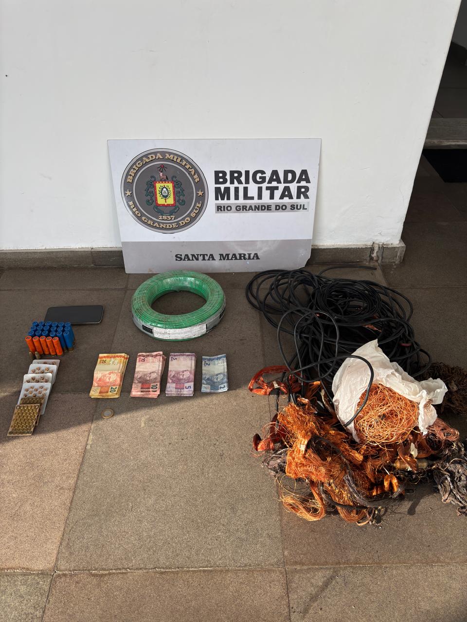 Brigada Militar de Santa Maria em ação conjunta apreende munições e fios de cobre em estabelecimento de reciclagem no Bairro Passo D’areia