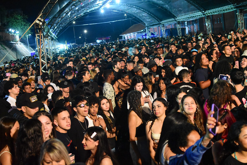 Última noite da Calourada movimentou mais de 6 mil pessoas em noite temática de pagode, na Gare