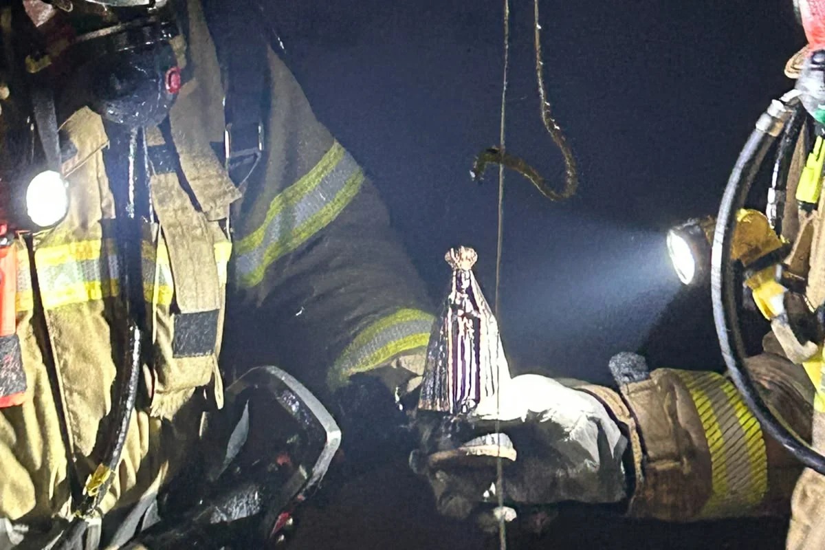 Imagem de Nossa Senhora Aparecida é encontrada intacta após incêndio em casa no Norte do RS