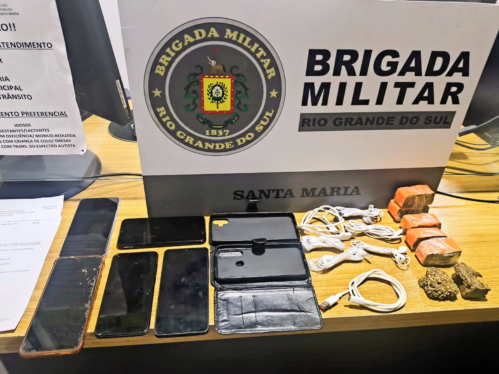 Homem é preso por tráfico ao tentar arremessar objetos para dentro da Penitenciária Estadual em Santa Maria 