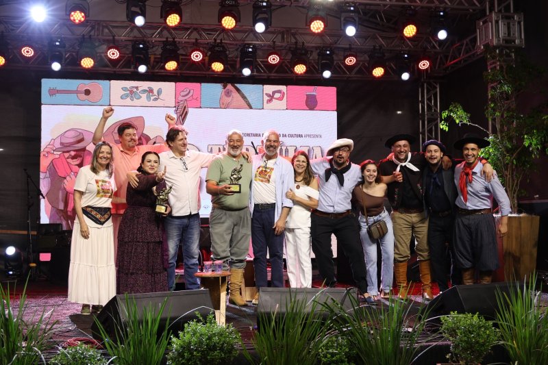 “Raiz, Fruto e Semente” é a vencedora da 32ª Tertúlia Musical Nativista, promovida pela Prefeitura