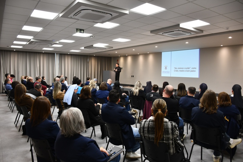 Encontro reúne educadores para aprofundar as novas Diretrizes da Ação Evangelizadora