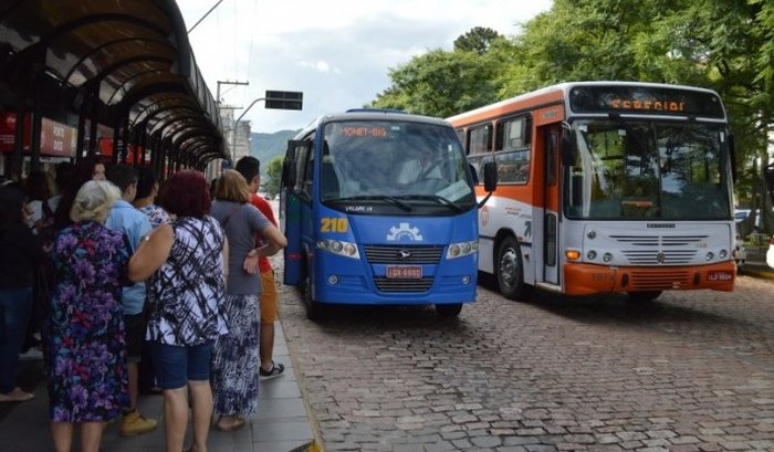 Linhas do transporte público urbano e paradas de ônibus serão suprimidas e transferidas nesta sexta-feira (20)